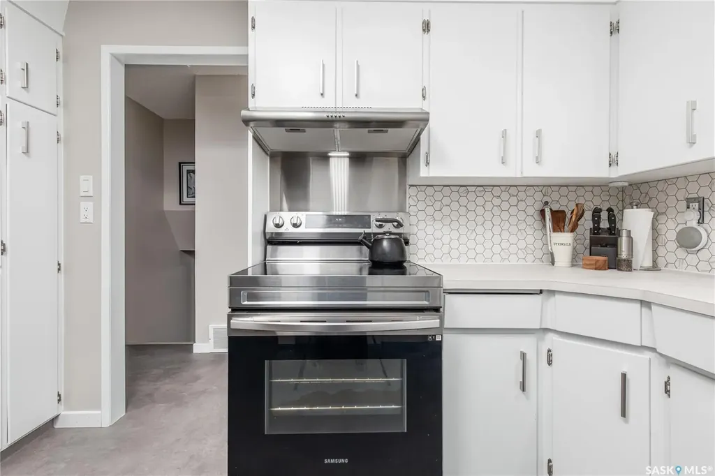 1301 Queen Crescent Moose Jaw SK S6H 3G5