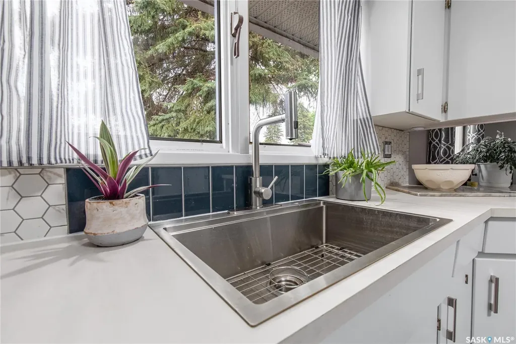 1301 Queen Crescent Moose Jaw SK S6H 3G5