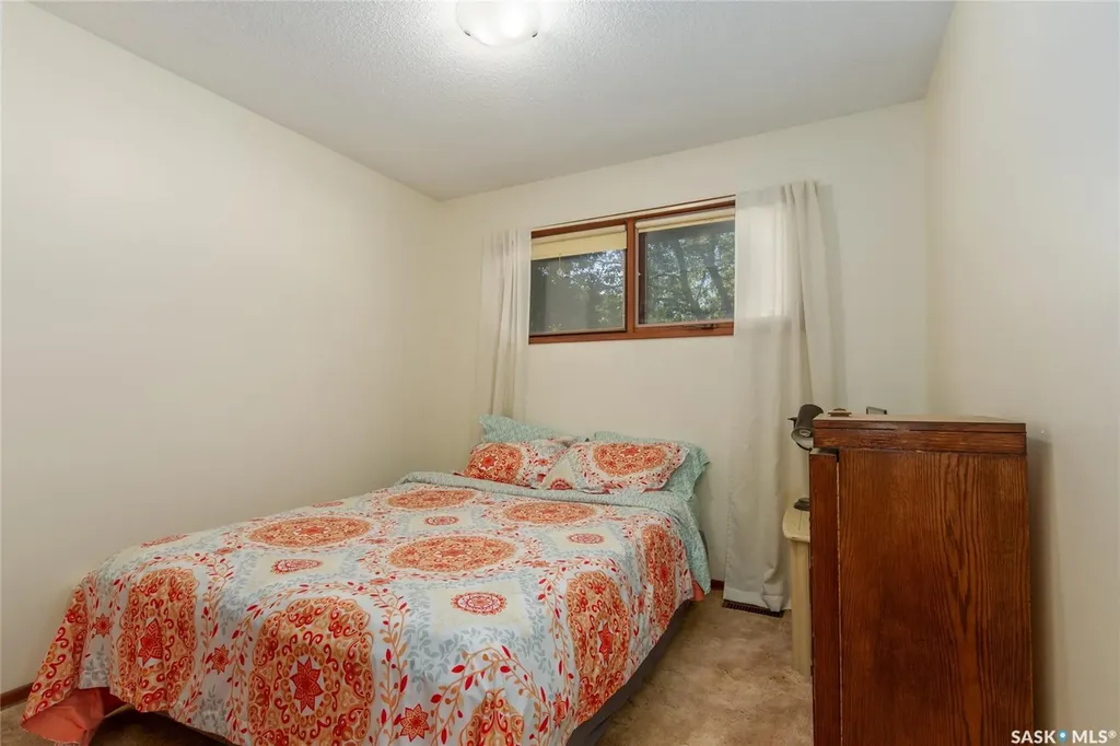 1301 Queen Crescent Moose Jaw SK S6H 3G5