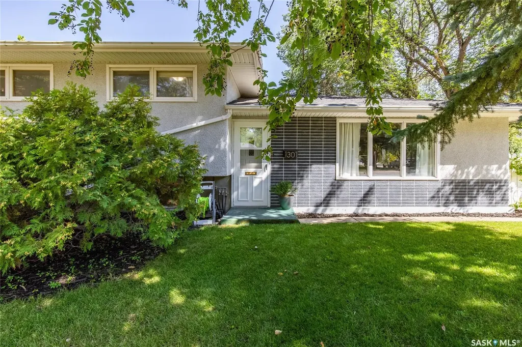 1301 Queen Crescent Moose Jaw SK S6H 3G5