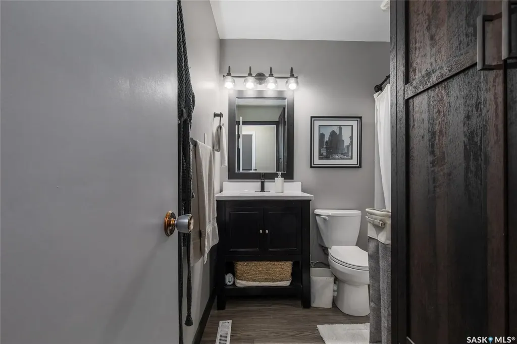 1301 Queen Crescent Moose Jaw SK S6H 3G5