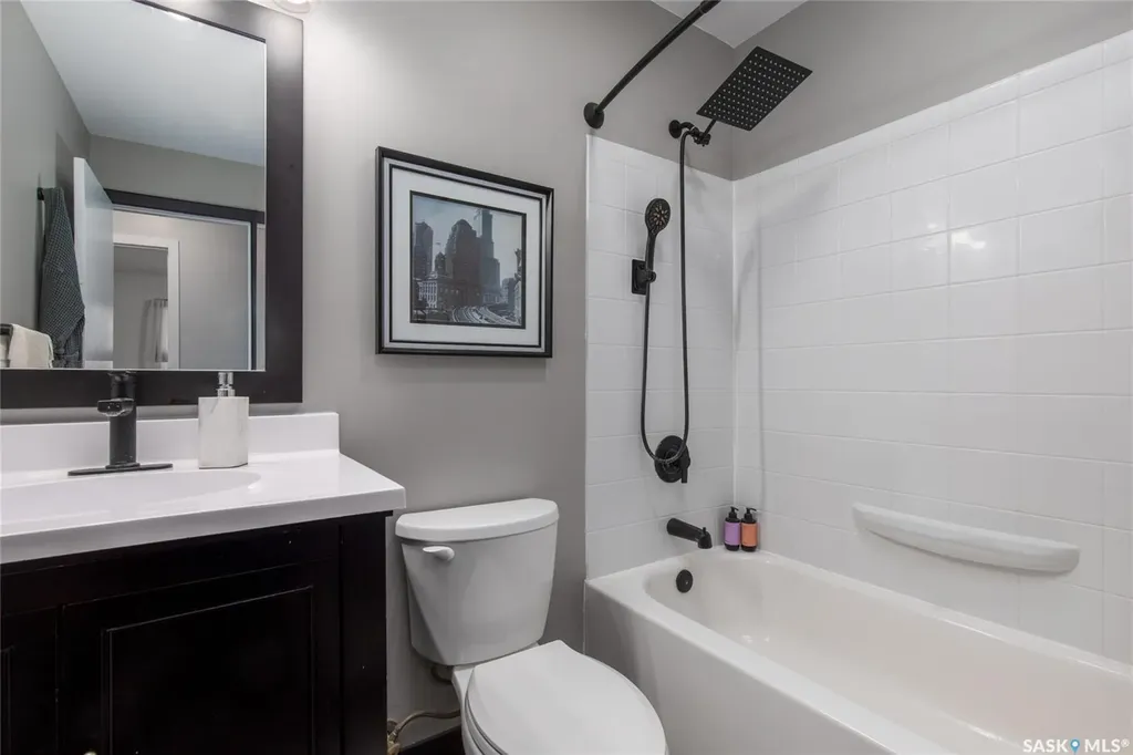 1301 Queen Crescent Moose Jaw SK S6H 3G5