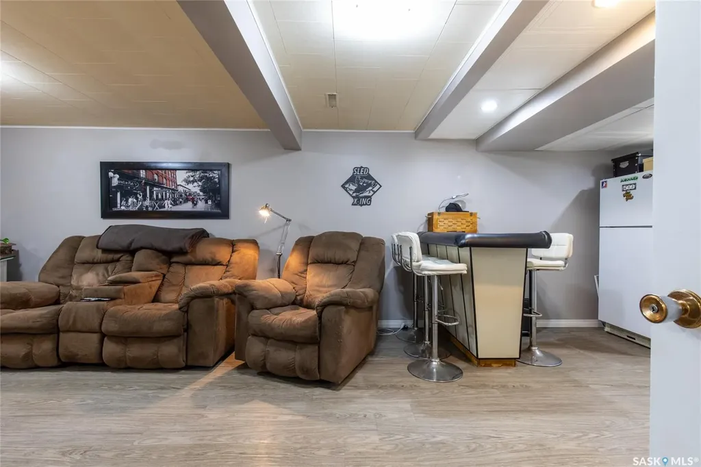 1301 Queen Crescent Moose Jaw SK S6H 3G5