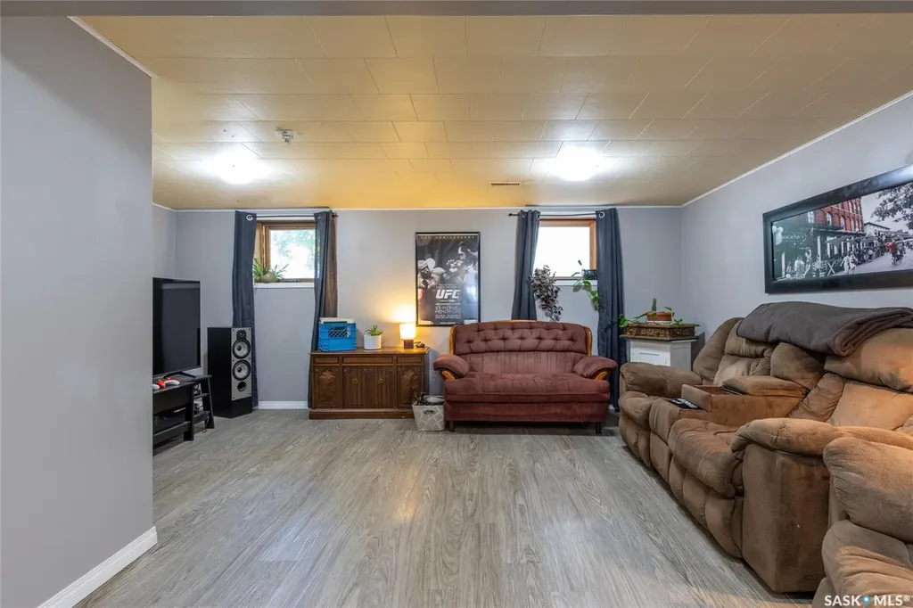 1301 Queen Crescent Moose Jaw SK S6H 3G5