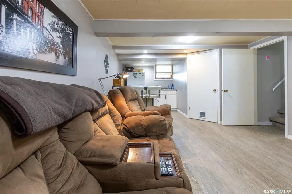 1301 Queen Crescent Moose Jaw SK S6H 3G5