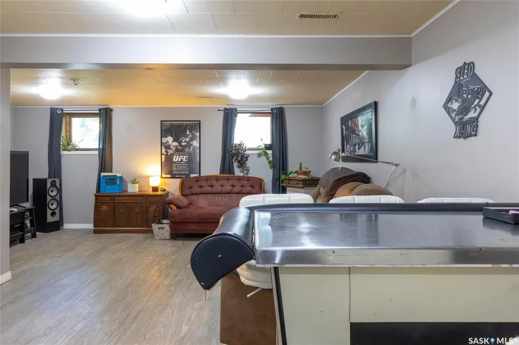 1301 Queen Crescent Moose Jaw SK S6H 3G5