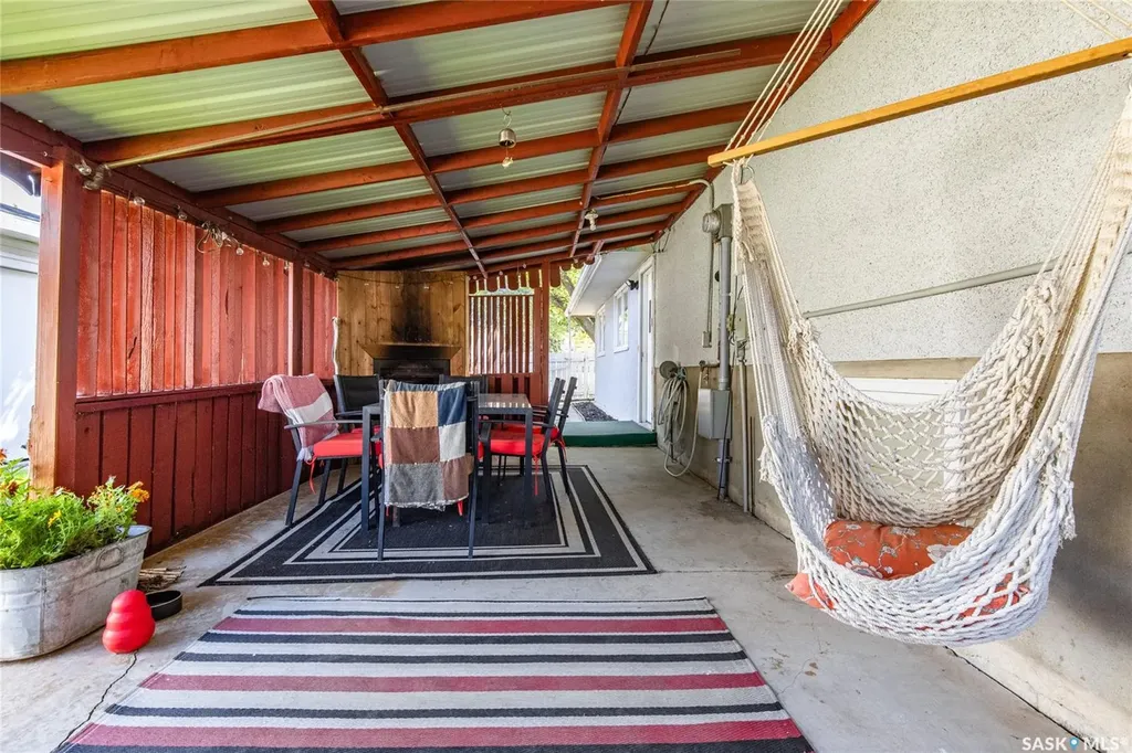 1301 Queen Crescent Moose Jaw SK S6H 3G5
