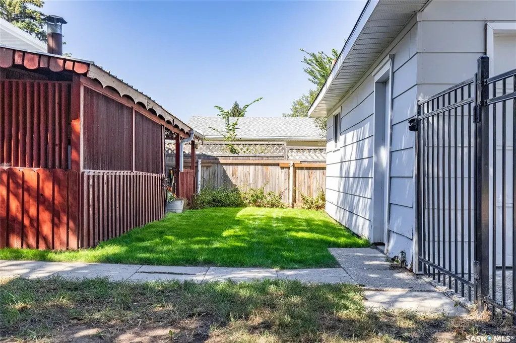 1301 Queen Crescent Moose Jaw SK S6H 3G5