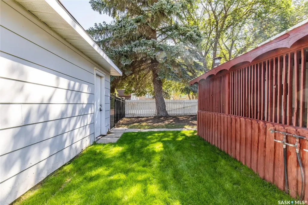 1301 Queen Crescent Moose Jaw SK S6H 3G5