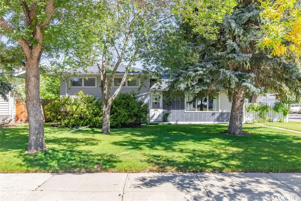 1301 Queen Crescent Moose Jaw SK S6H 3G5
