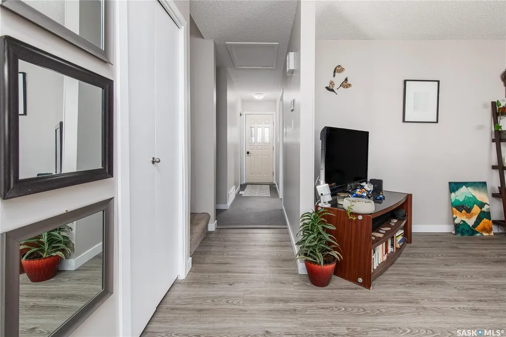 1301 Queen Crescent Moose Jaw SK S6H 3G5
