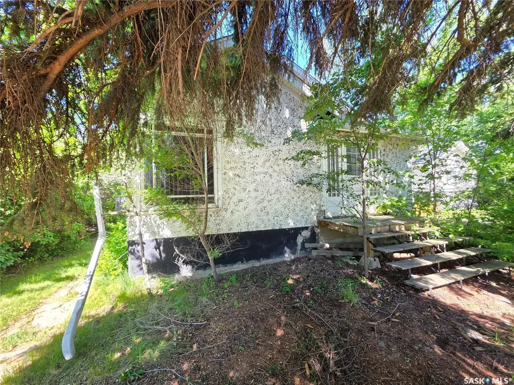 534 1st Avenue NW Swift Current SK S9H 0N6