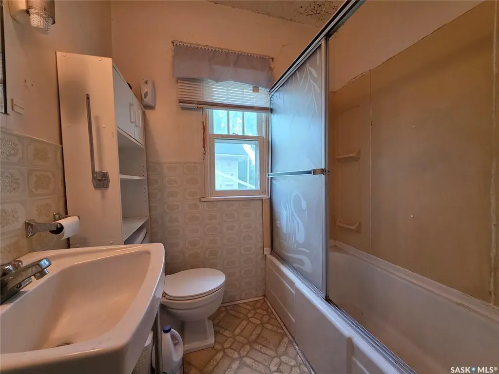 534 1st Avenue NW Swift Current SK S9H 0N6