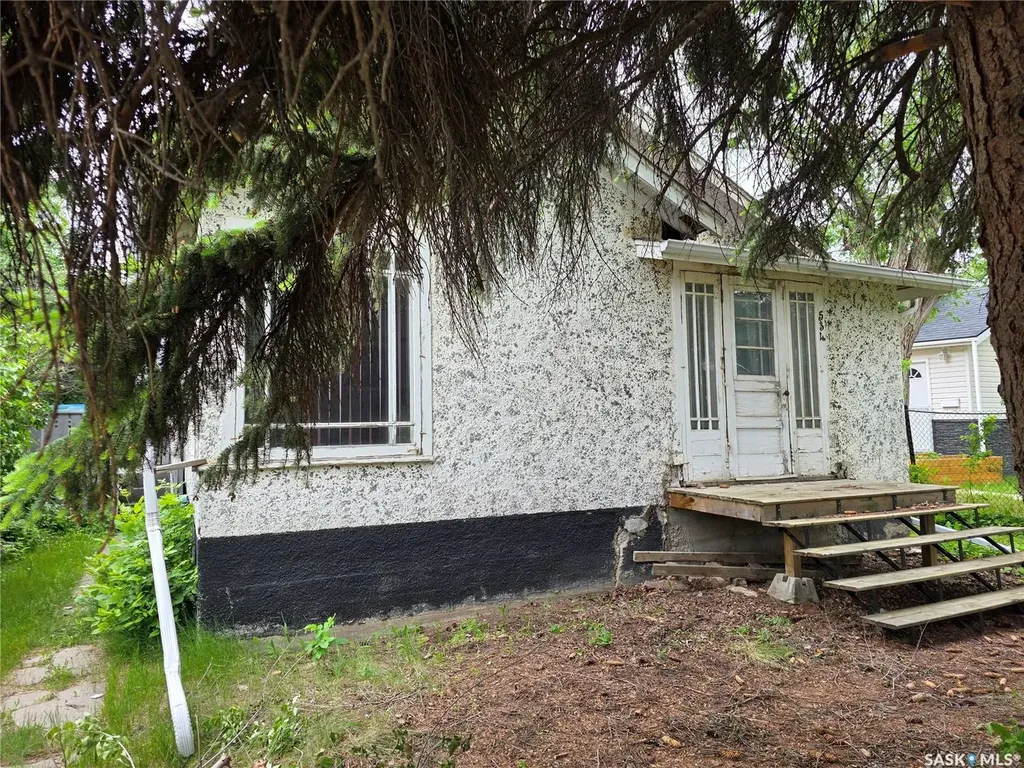 534 1st Avenue NW Swift Current SK S9H 0N6