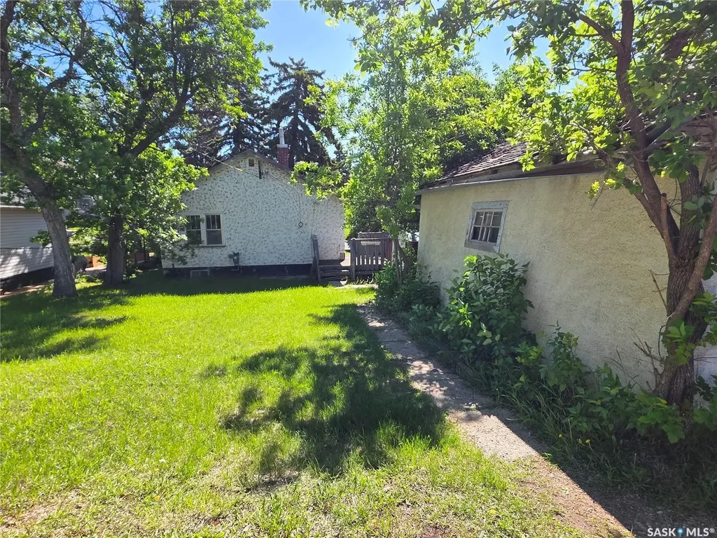 534 1st Avenue NW Swift Current SK S9H 0N6