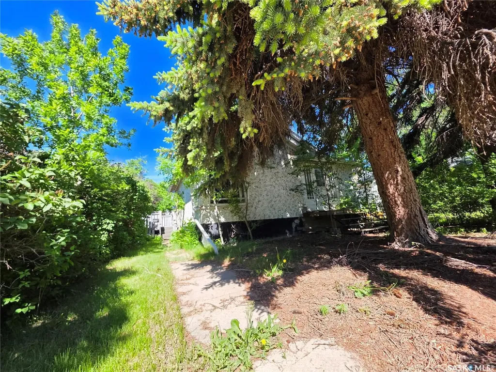 534 1st Avenue NW Swift Current SK S9H 0N6