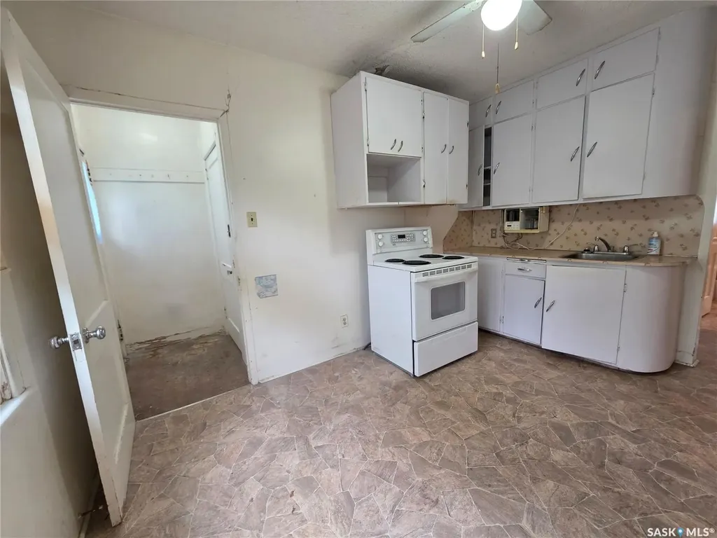 534 1st Avenue NW Swift Current SK S9H 0N6