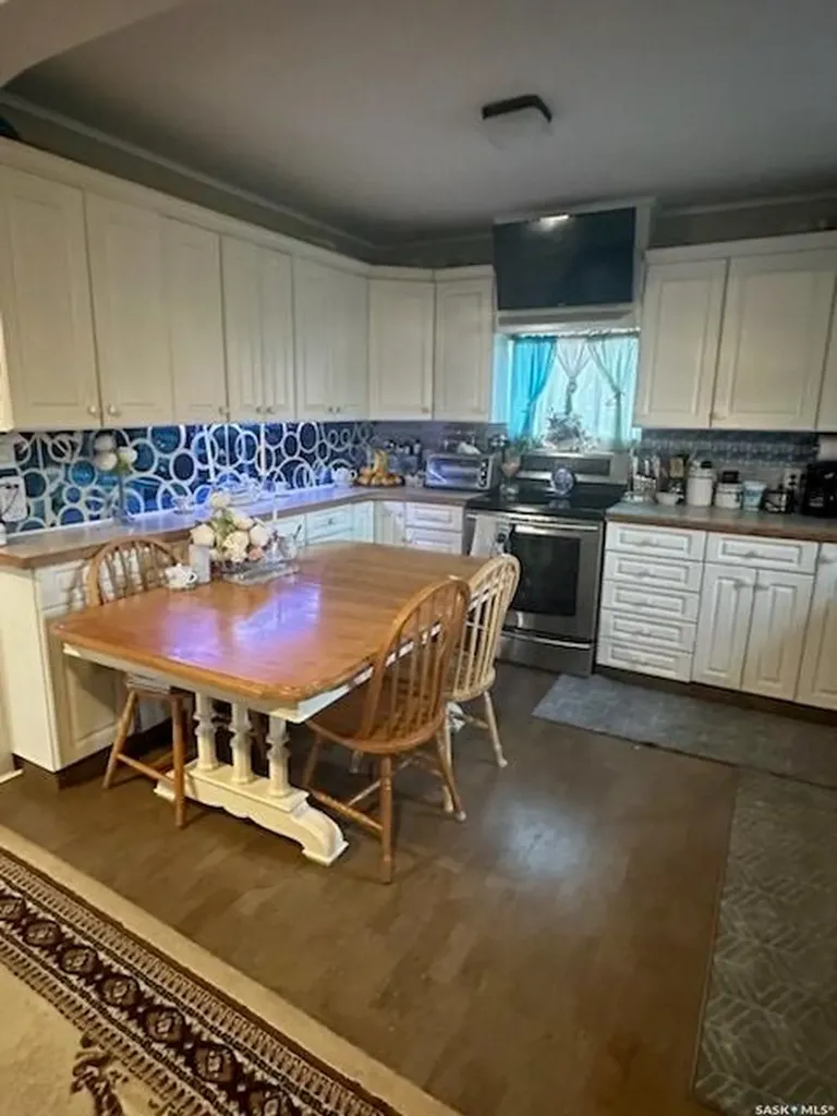 2216 20th Street W Saskatoon SK S7M 1B1