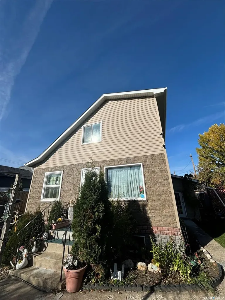 2216 20th Street W Saskatoon SK S7M 1B1