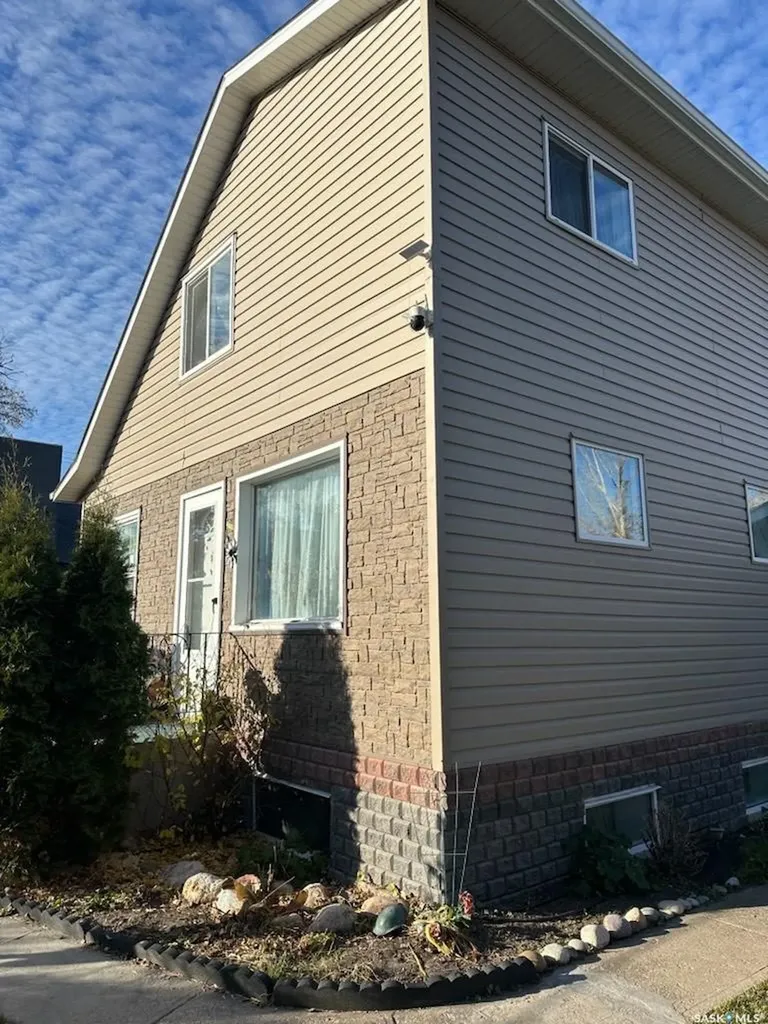 2216 20th Street W Saskatoon SK S7M 1B1