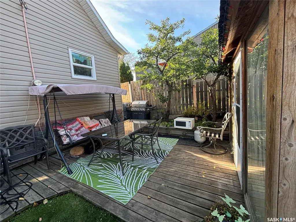 2216 20th Street W Saskatoon SK S7M 1B1