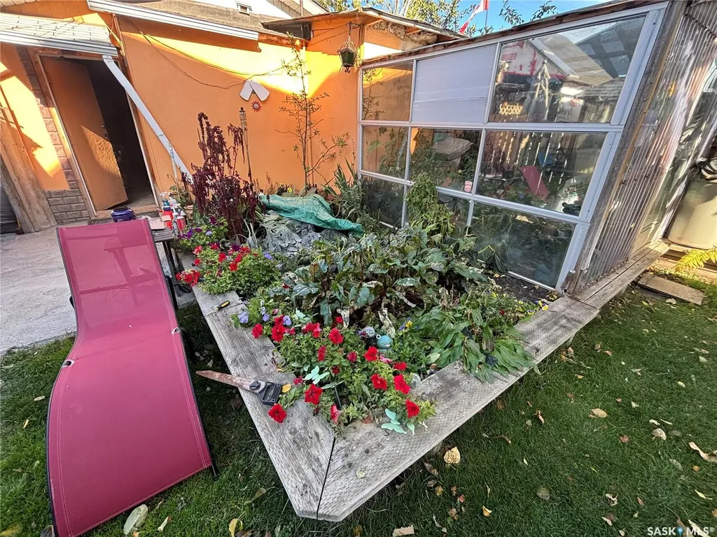 2216 20th Street W Saskatoon SK S7M 1B1