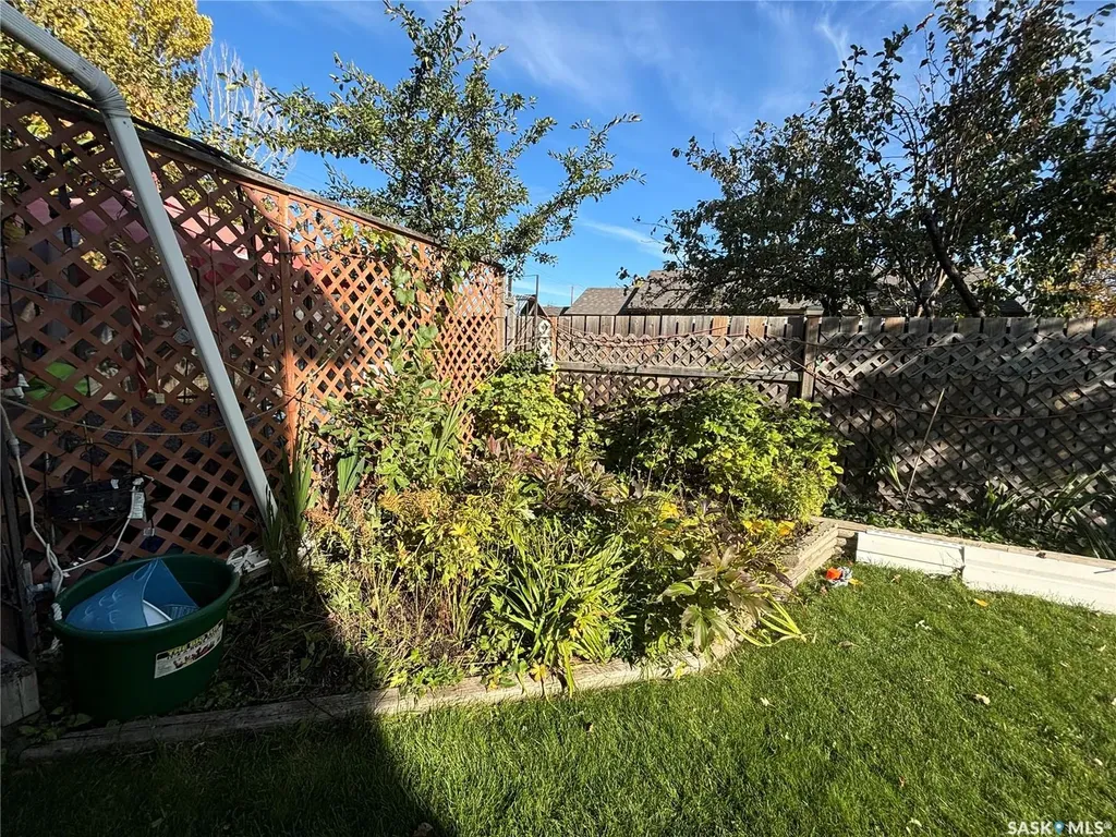 2216 20th Street W Saskatoon SK S7M 1B1