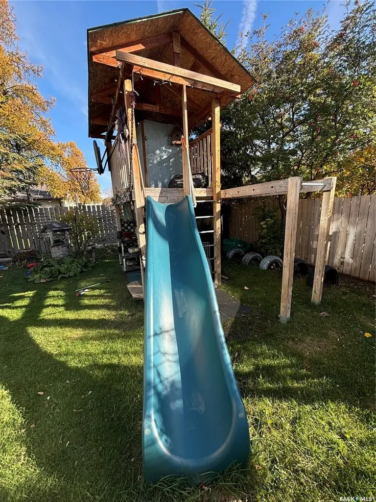 2216 20th Street W Saskatoon SK S7M 1B1