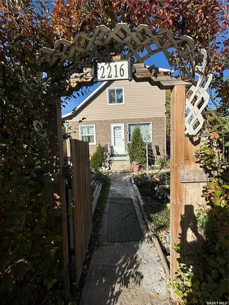 2216 20th Street W Saskatoon SK S7M 1B1