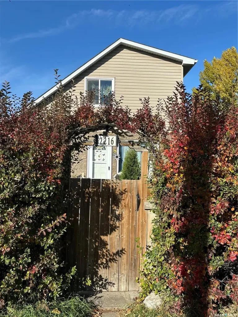2216 20th Street W Saskatoon SK S7M 1B1