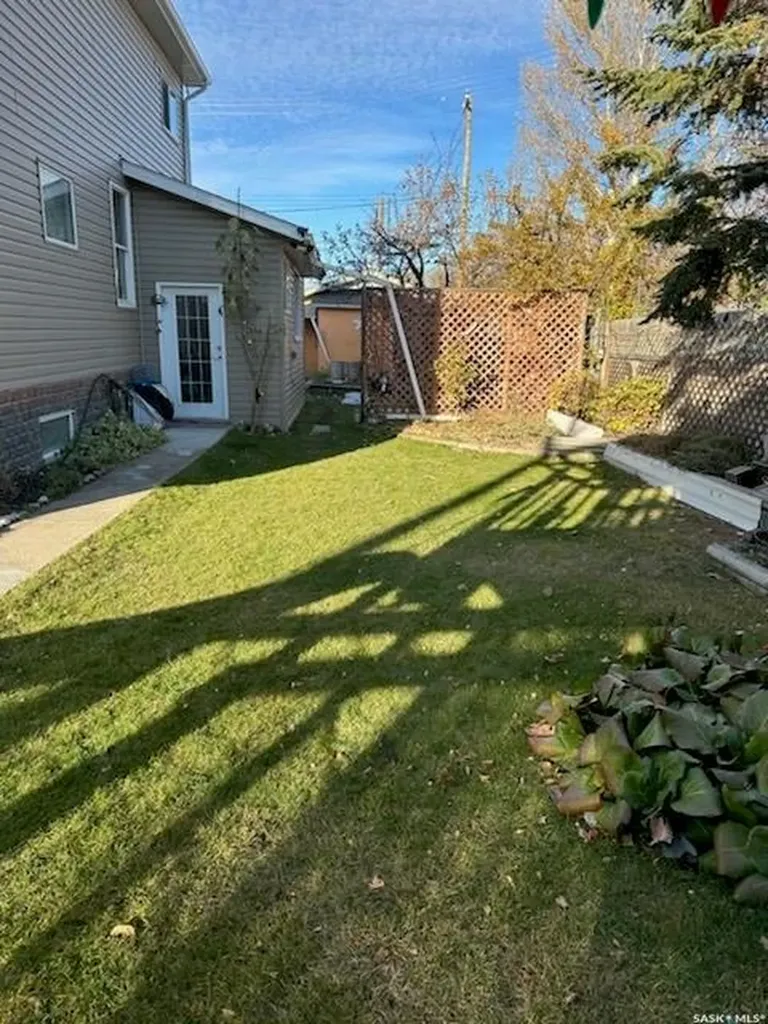 2216 20th Street W Saskatoon SK S7M 1B1