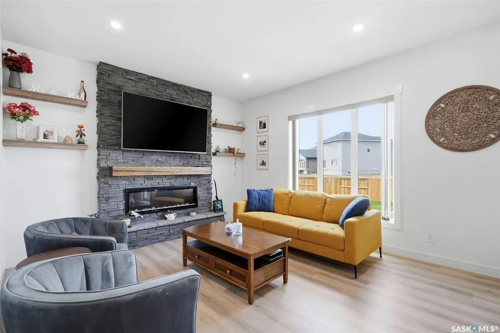 302 Chelsom Manor Saskatoon SK S7V 1R3