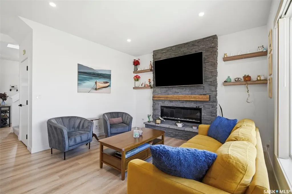 302 Chelsom Manor Saskatoon SK S7V 1R3