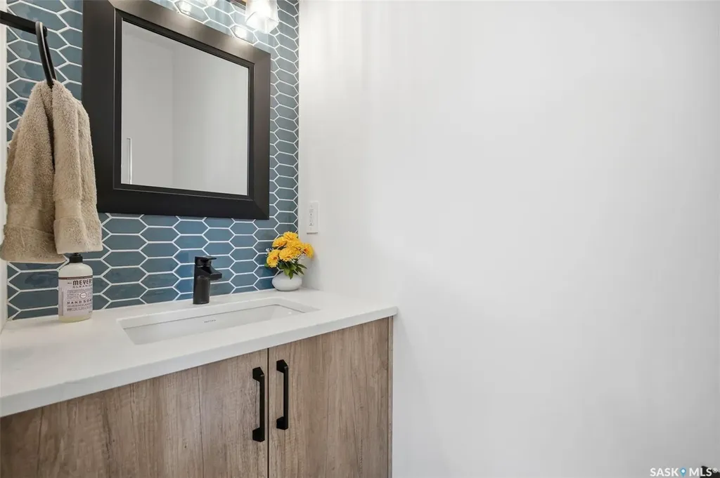 302 Chelsom Manor Saskatoon SK S7V 1R3
