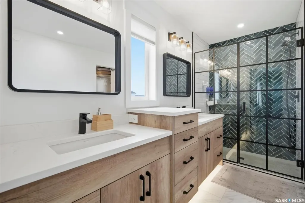 302 Chelsom Manor Saskatoon SK S7V 1R3