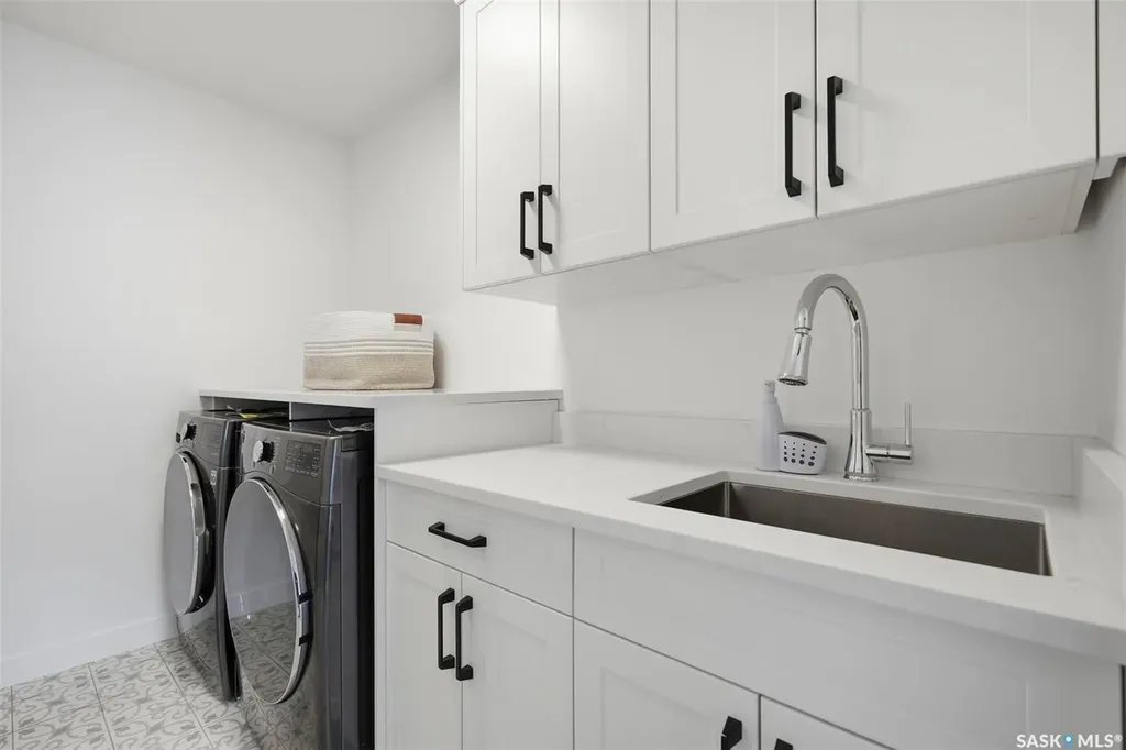 302 Chelsom Manor Saskatoon SK S7V 1R3
