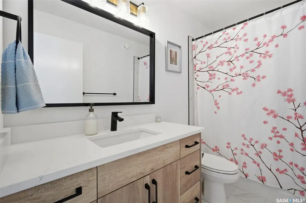 302 Chelsom Manor Saskatoon SK S7V 1R3