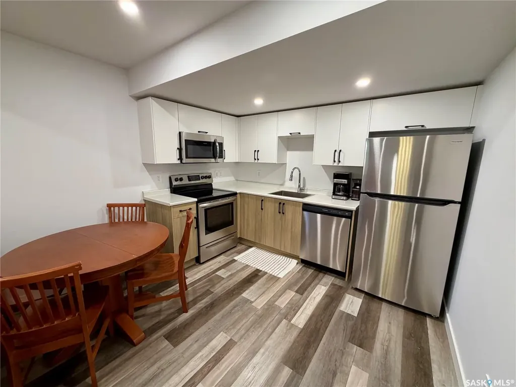302 Chelsom Manor Saskatoon SK S7V 1R3