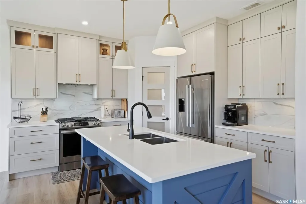 302 Chelsom Manor Saskatoon SK S7V 1R3