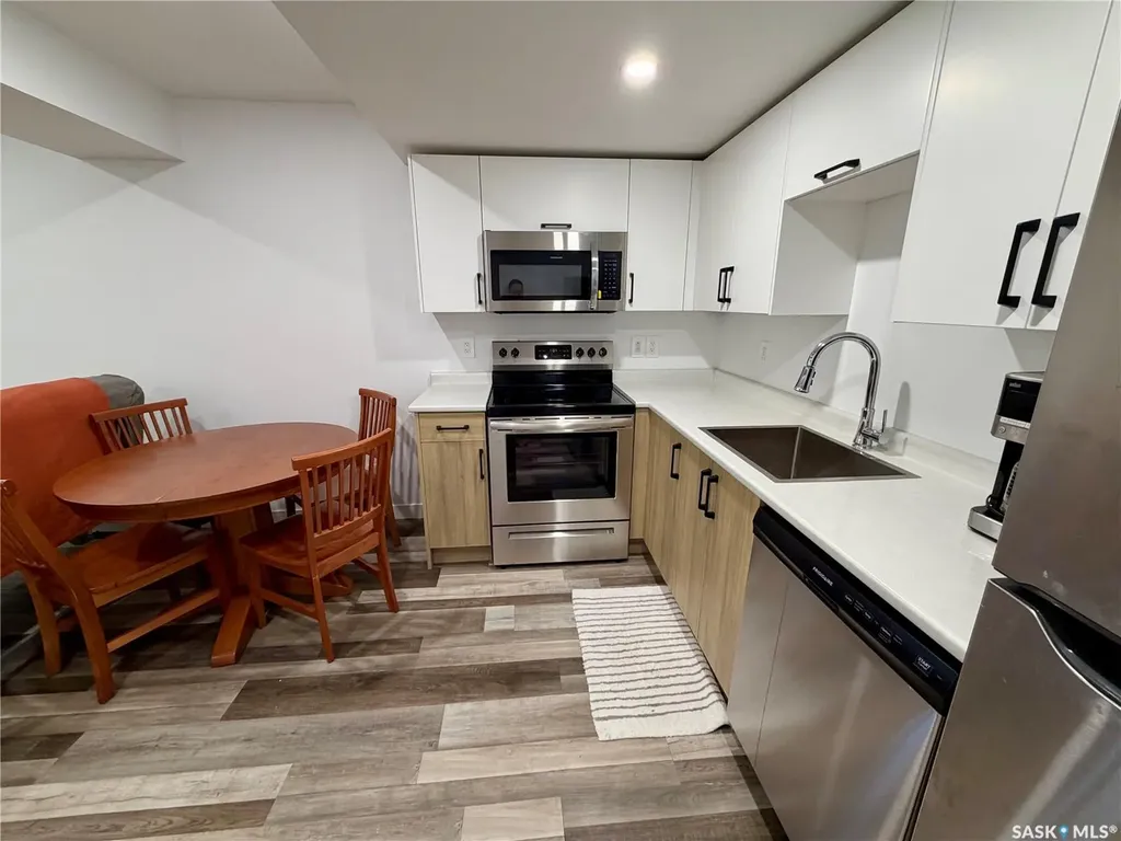 302 Chelsom Manor Saskatoon SK S7V 1R3