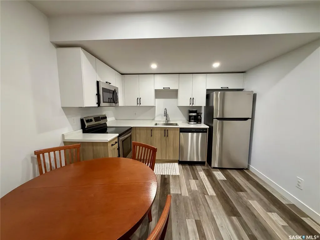 302 Chelsom Manor Saskatoon SK S7V 1R3