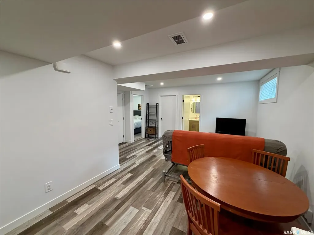 302 Chelsom Manor Saskatoon SK S7V 1R3