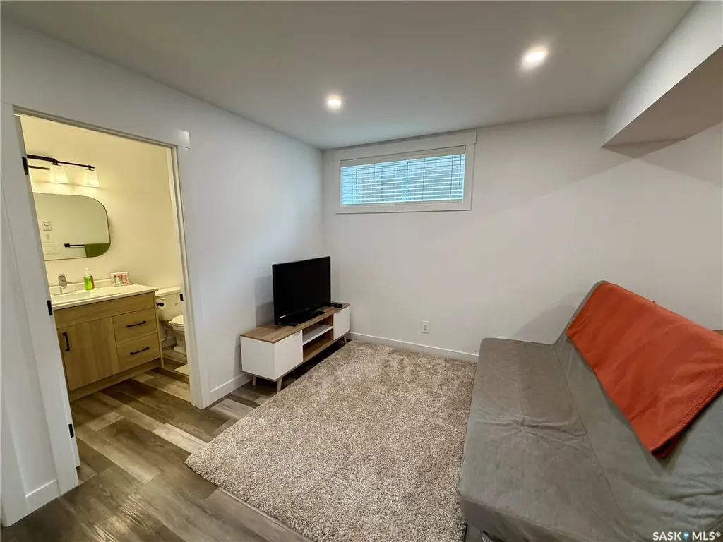 302 Chelsom Manor Saskatoon SK S7V 1R3