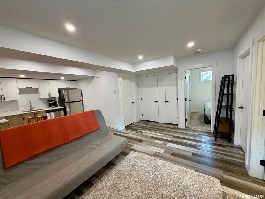 302 Chelsom Manor Saskatoon SK S7V 1R3