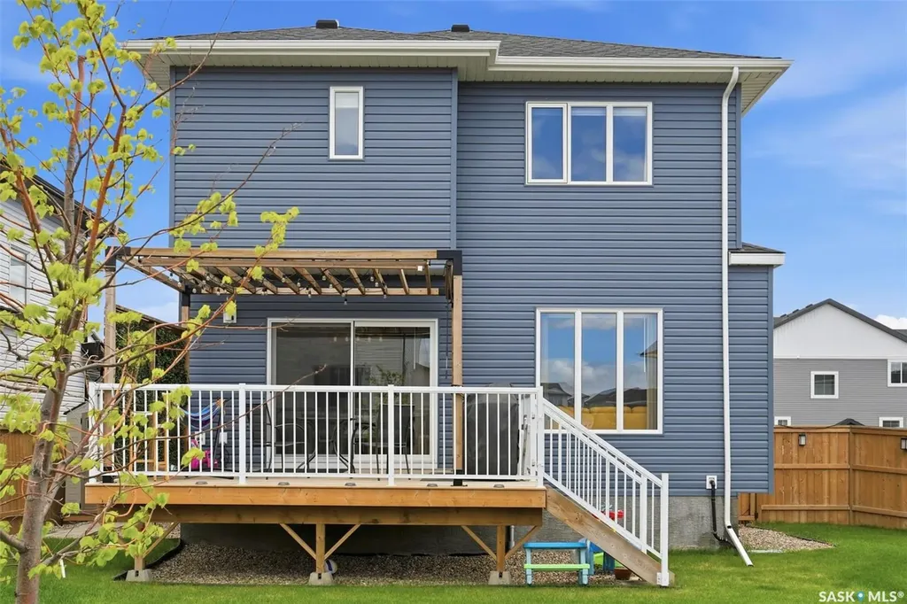 302 Chelsom Manor Saskatoon SK S7V 1R3