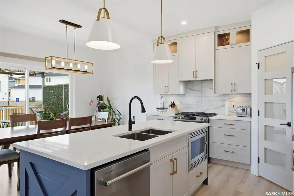 302 Chelsom Manor Saskatoon SK S7V 1R3