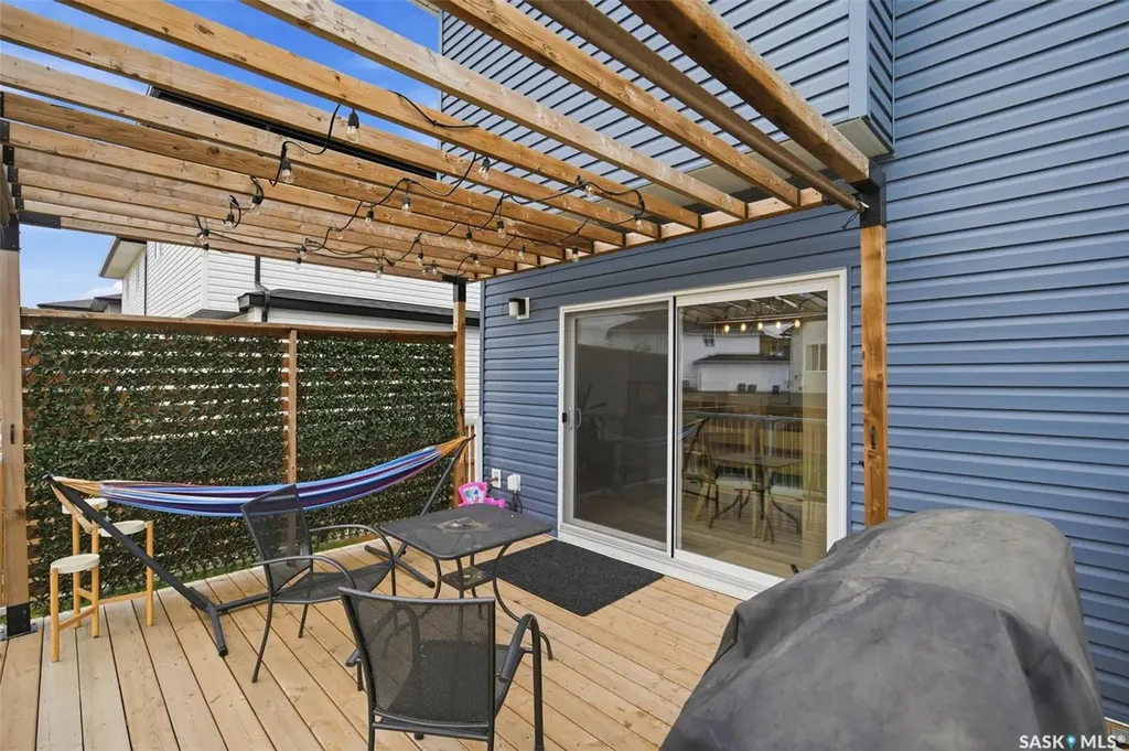 302 Chelsom Manor Saskatoon SK S7V 1R3