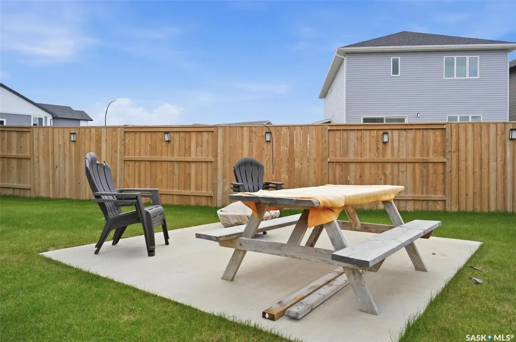 302 Chelsom Manor Saskatoon SK S7V 1R3