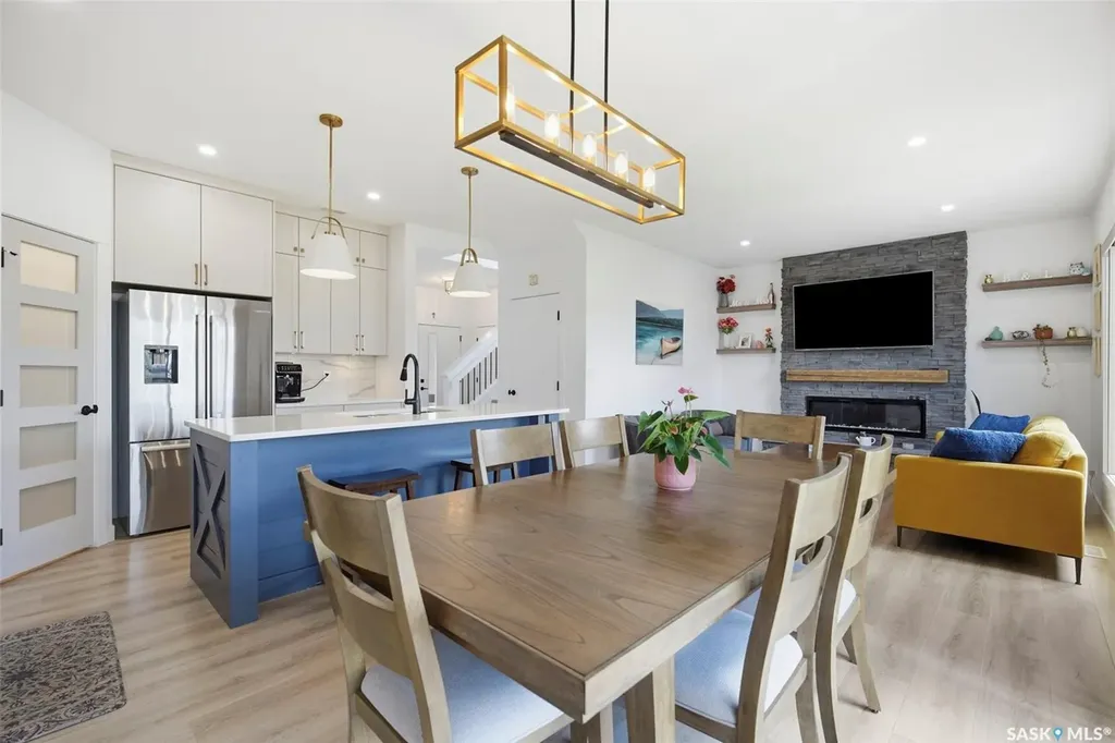 302 Chelsom Manor Saskatoon SK S7V 1R3