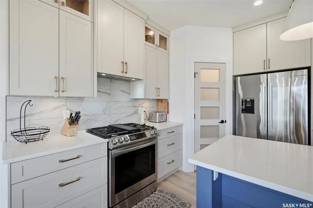 302 Chelsom Manor Saskatoon SK S7V 1R3